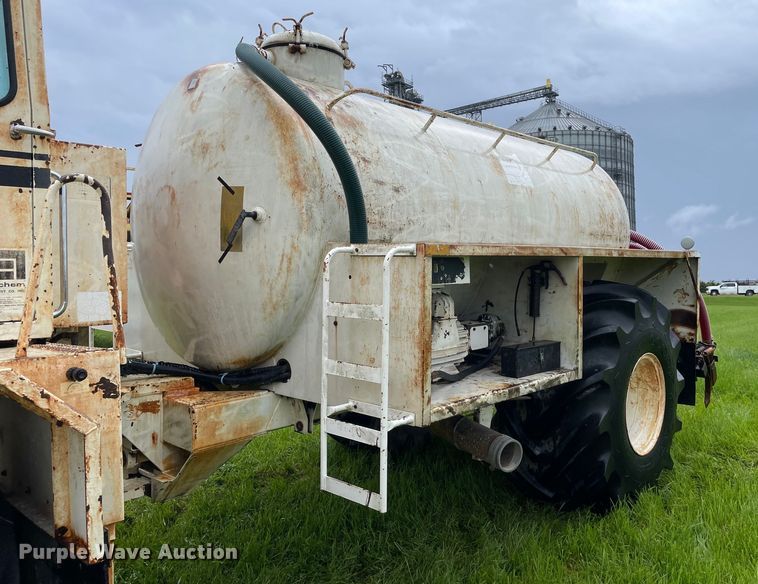 image for item OG9925 Ag-Chem Ag Gator 2004 manure spreader truck