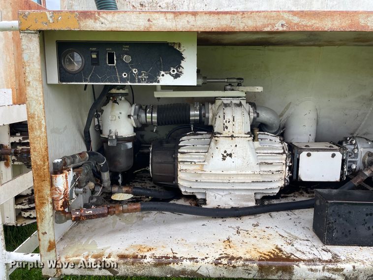 image for item OG9925 Ag-Chem Ag Gator 2004 manure spreader truck