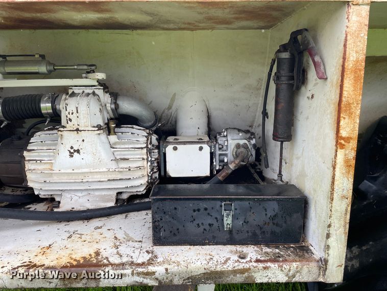 image for item OG9925 Ag-Chem Ag Gator 2004 manure spreader truck