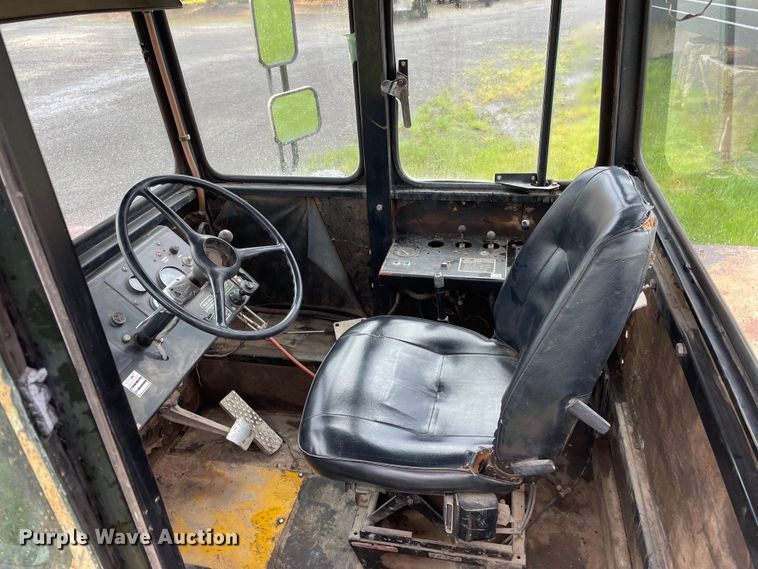 image for item OG9925 Ag-Chem Ag Gator 2004 manure spreader truck