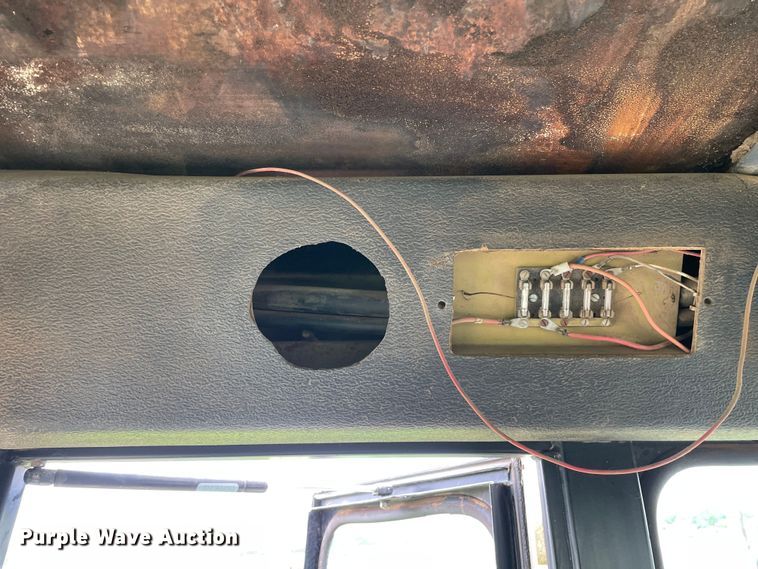 image for item OG9925 Ag-Chem Ag Gator 2004 manure spreader truck