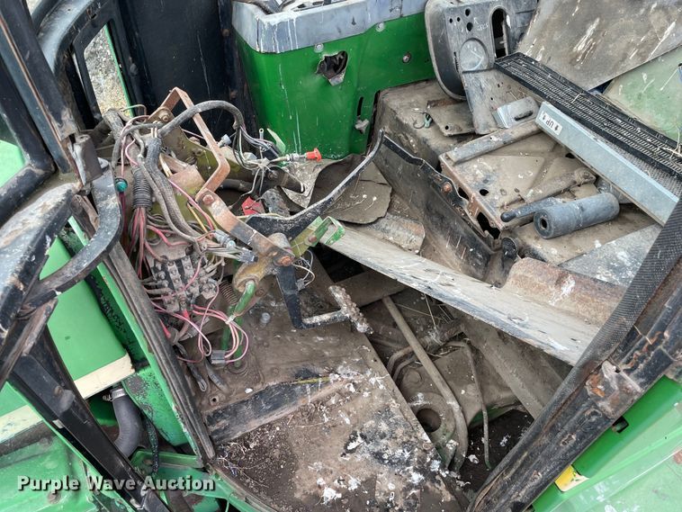 image for item OG9934 1979 John Deere 8640 4WD tractor