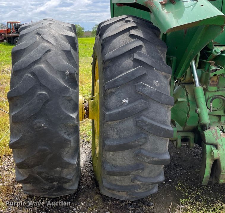 image for item OG9934 1979 John Deere 8640 4WD tractor