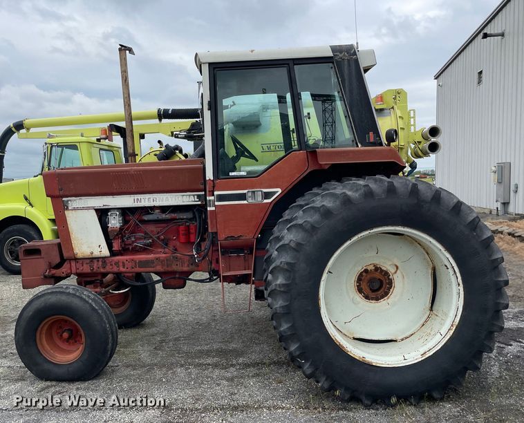 image for item OG9937 1977 International  1486 tractor