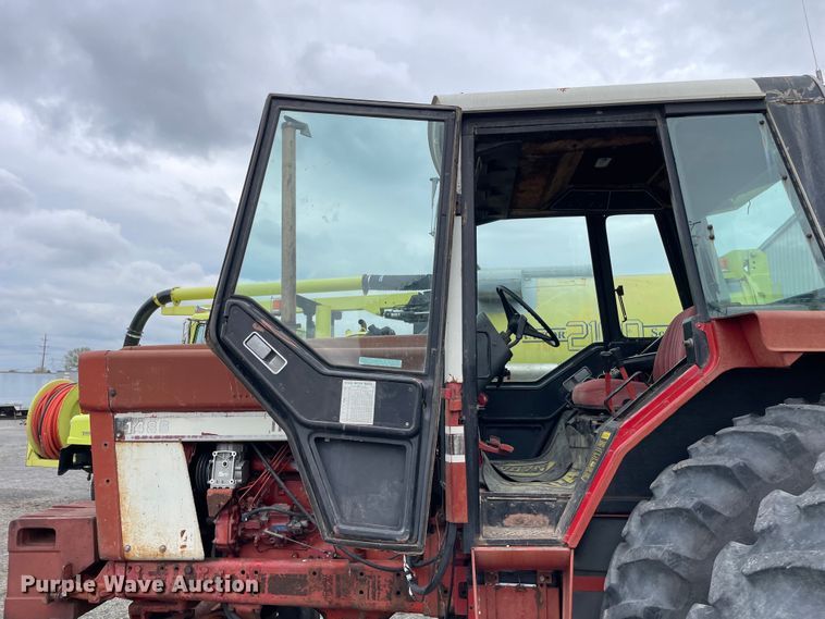 image for item OG9937 1977 International  1486 tractor