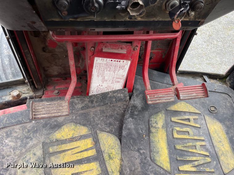 image for item OG9937 1977 International  1486 tractor