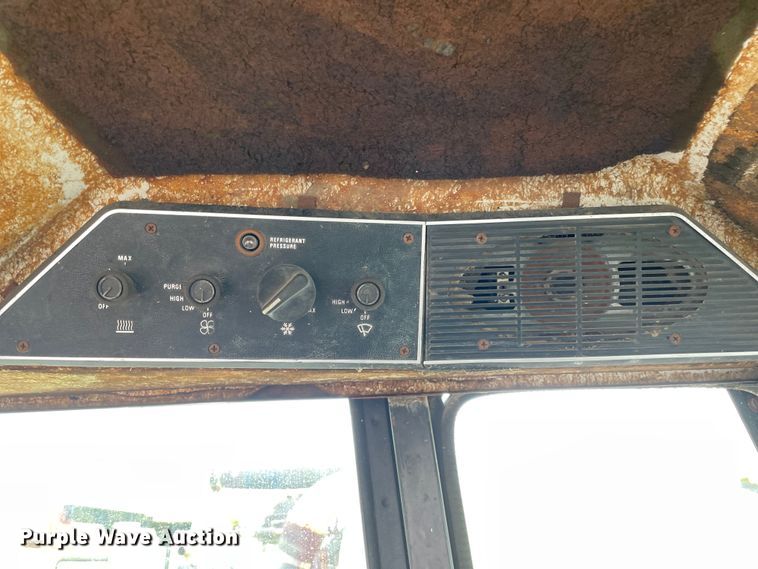 image for item OG9937 1977 International  1486 tractor