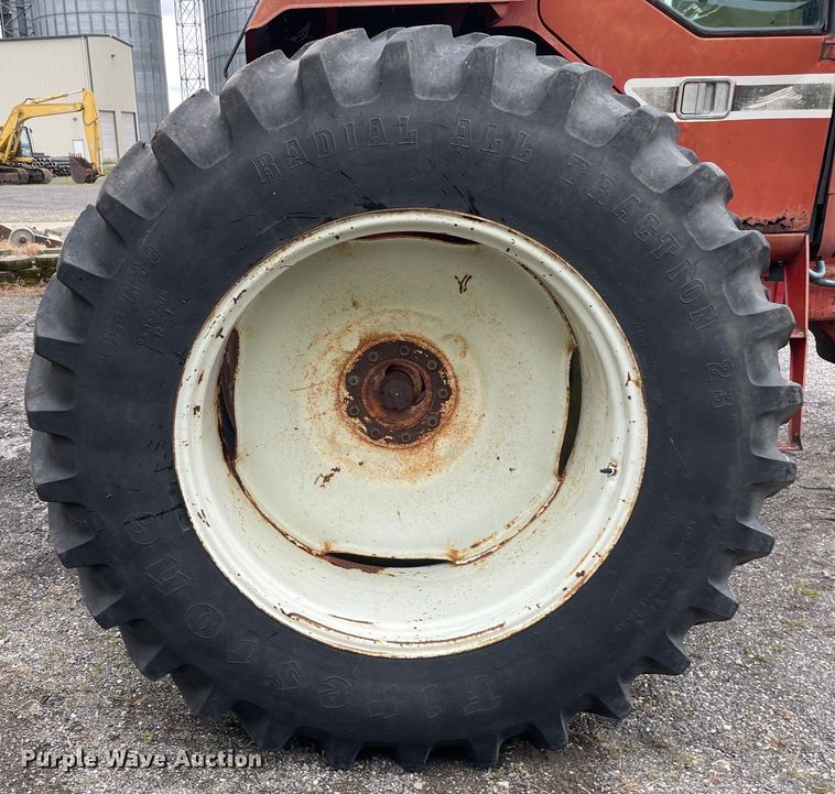 image for item OG9937 1977 International  1486 tractor