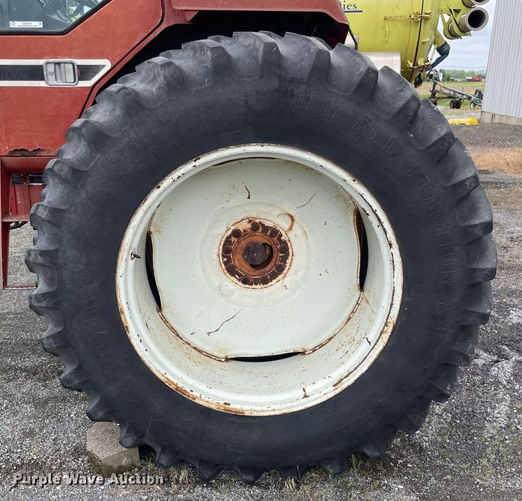 image for item OG9937 1977 International  1486 tractor