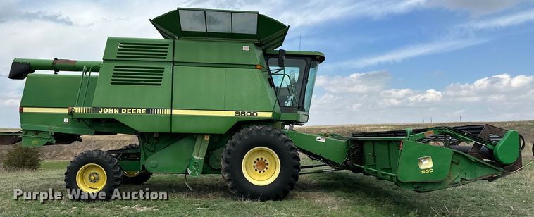 image for item OI9048 1994 John Deere 9600 combine