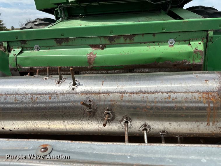 image for item OI9048 1994 John Deere 9600 combine