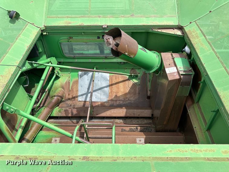 image for item OI9048 1994 John Deere 9600 combine