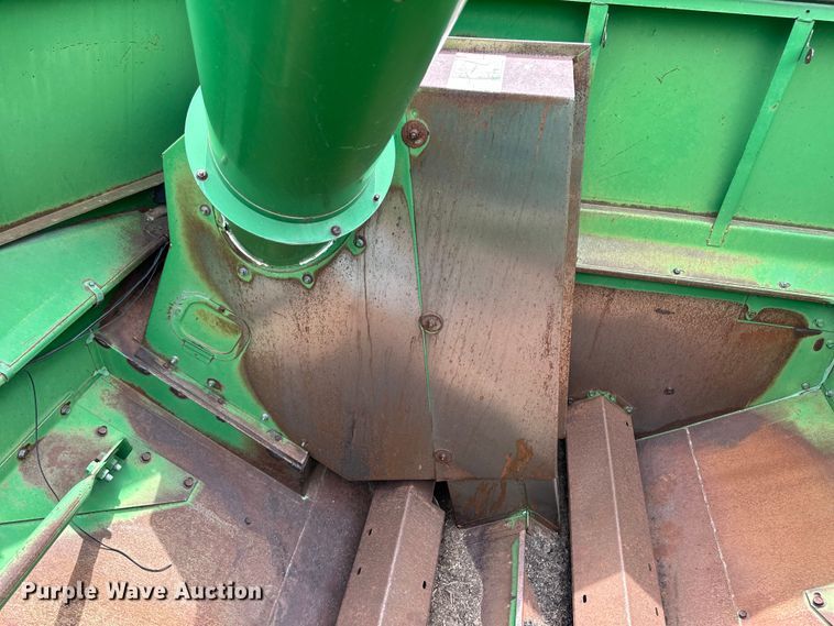 image for item OI9048 1994 John Deere 9600 combine