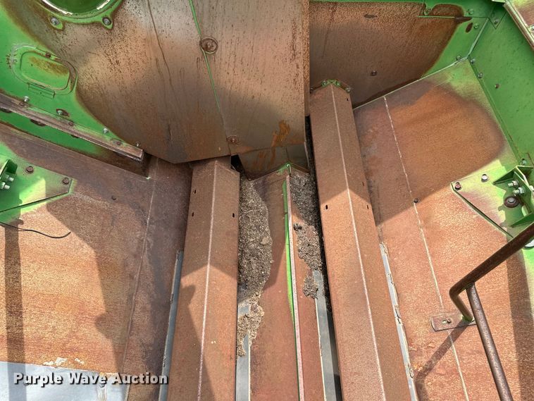 image for item OI9048 1994 John Deere 9600 combine