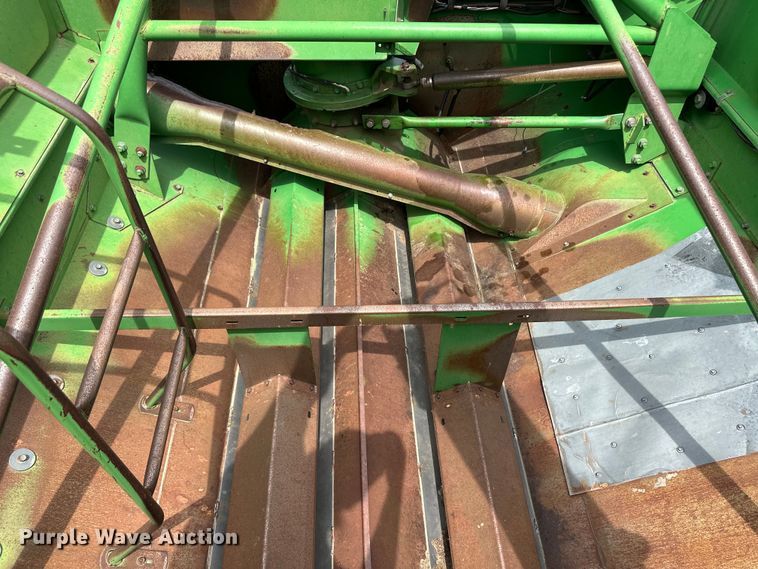 image for item OI9048 1994 John Deere 9600 combine