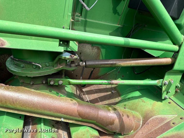 image for item OI9048 1994 John Deere 9600 combine