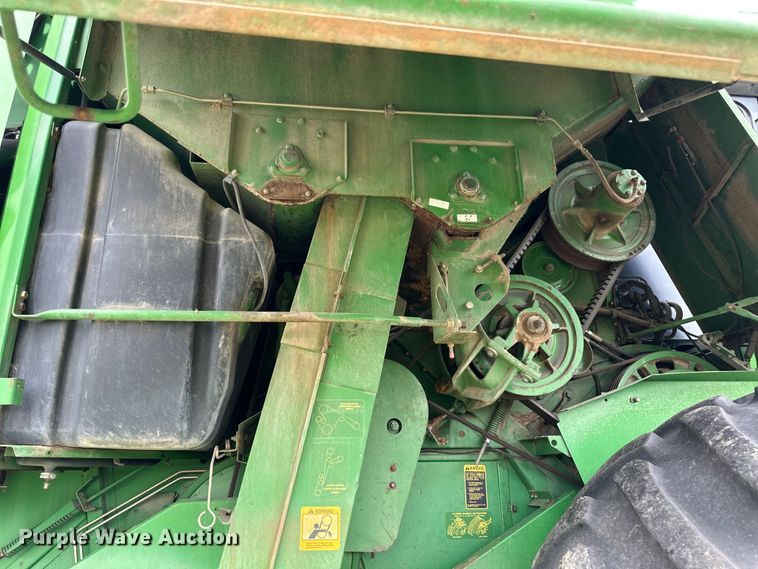 image for item OI9048 1994 John Deere 9600 combine