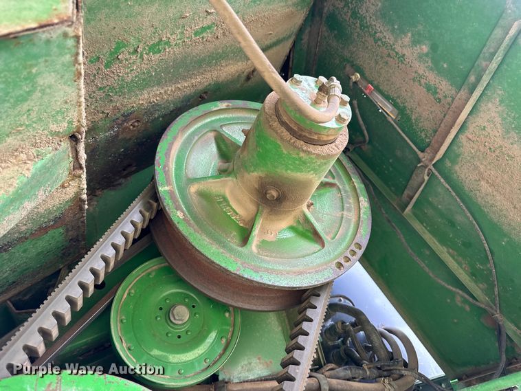 image for item OI9048 1994 John Deere 9600 combine