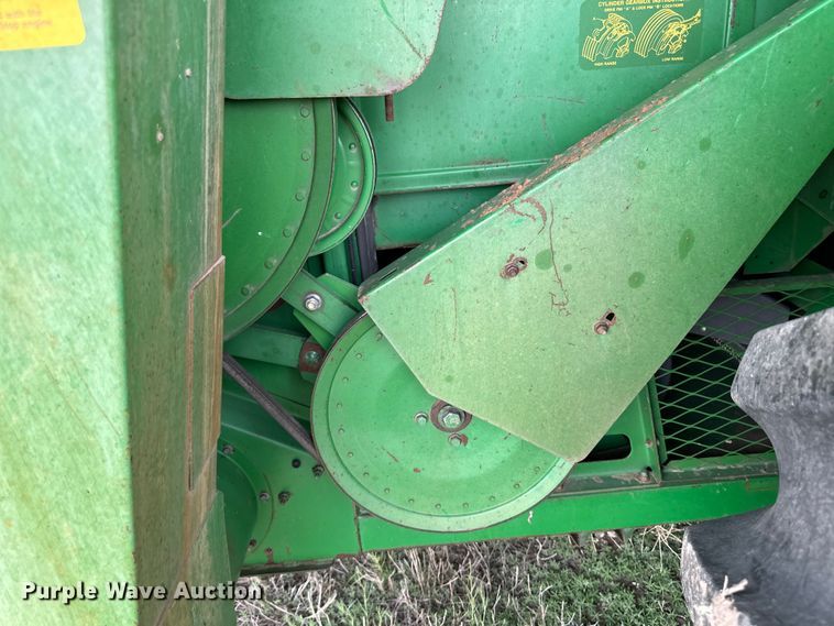 image for item OI9048 1994 John Deere 9600 combine