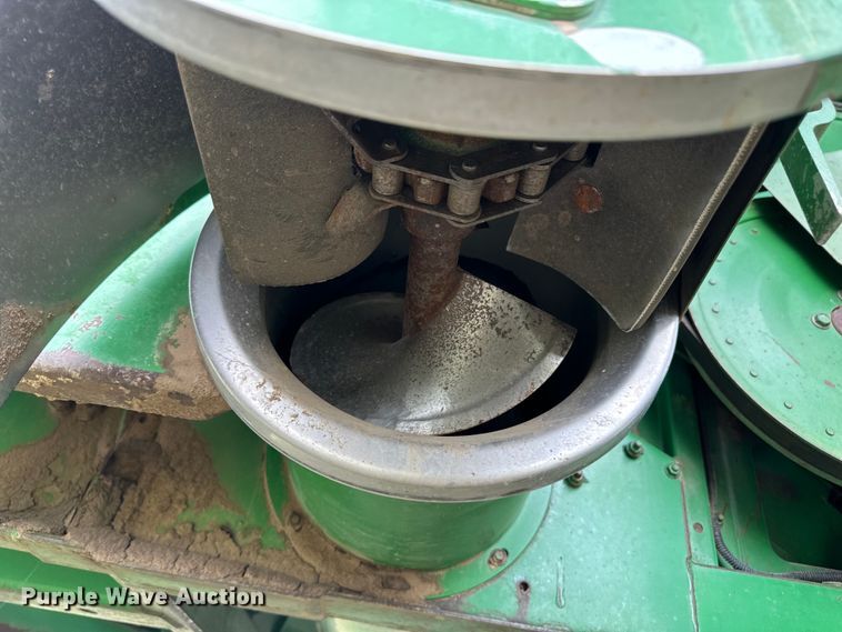 image for item OI9048 1994 John Deere 9600 combine