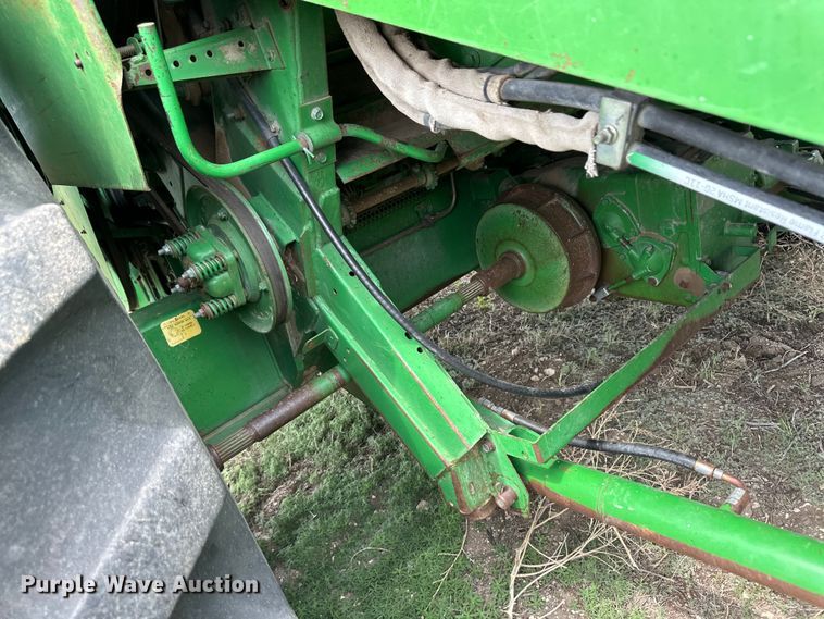 image for item OI9048 1994 John Deere 9600 combine