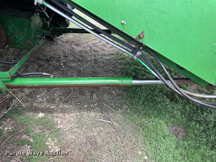 image for item OI9048 1994 John Deere 9600 combine