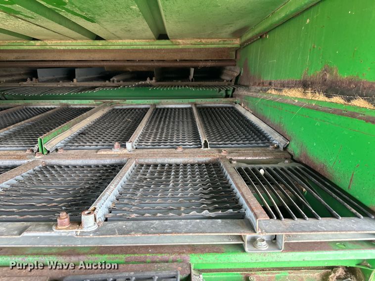 image for item OI9048 1994 John Deere 9600 combine