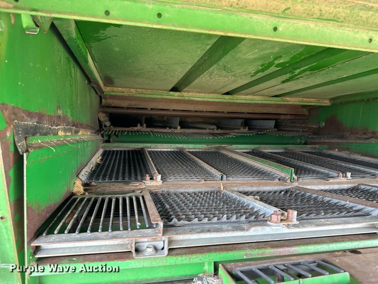 image for item OI9048 1994 John Deere 9600 combine