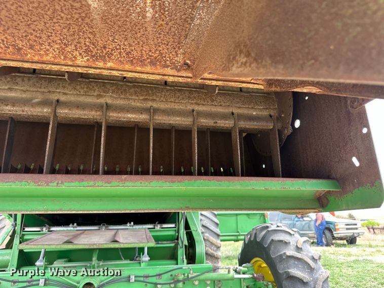 image for item OI9048 1994 John Deere 9600 combine