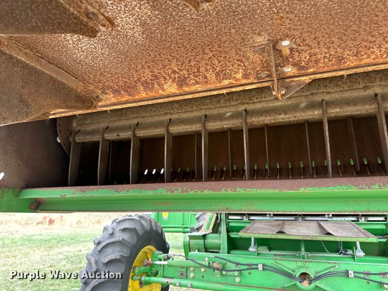 image for item OI9048 1994 John Deere 9600 combine