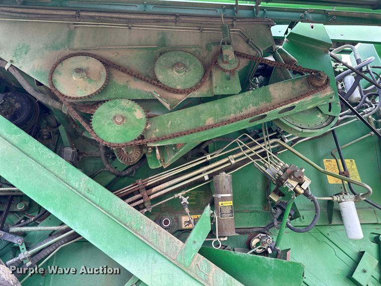 image for item OI9048 1994 John Deere 9600 combine