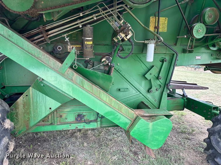 image for item OI9048 1994 John Deere 9600 combine