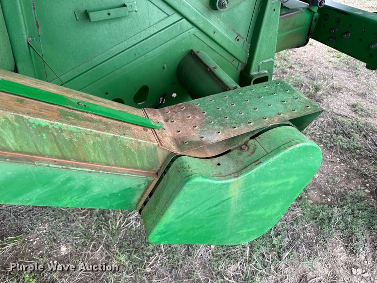 image for item OI9048 1994 John Deere 9600 combine