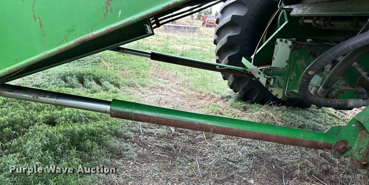 image for item OI9048 1994 John Deere 9600 combine