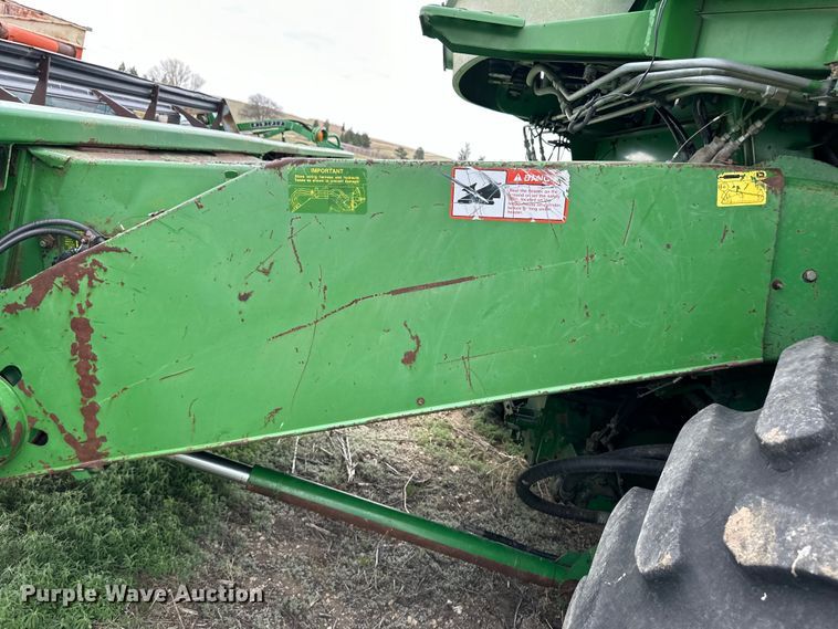 image for item OI9048 1994 John Deere 9600 combine