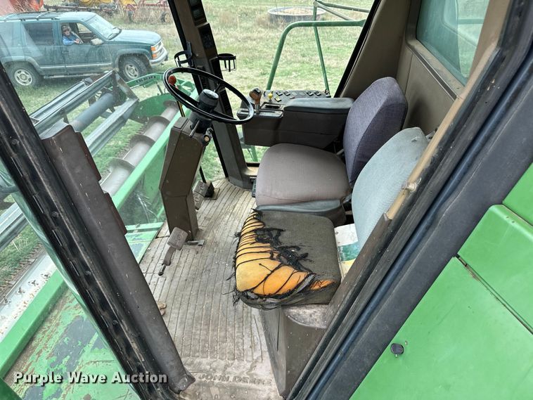 image for item OI9048 1994 John Deere 9600 combine