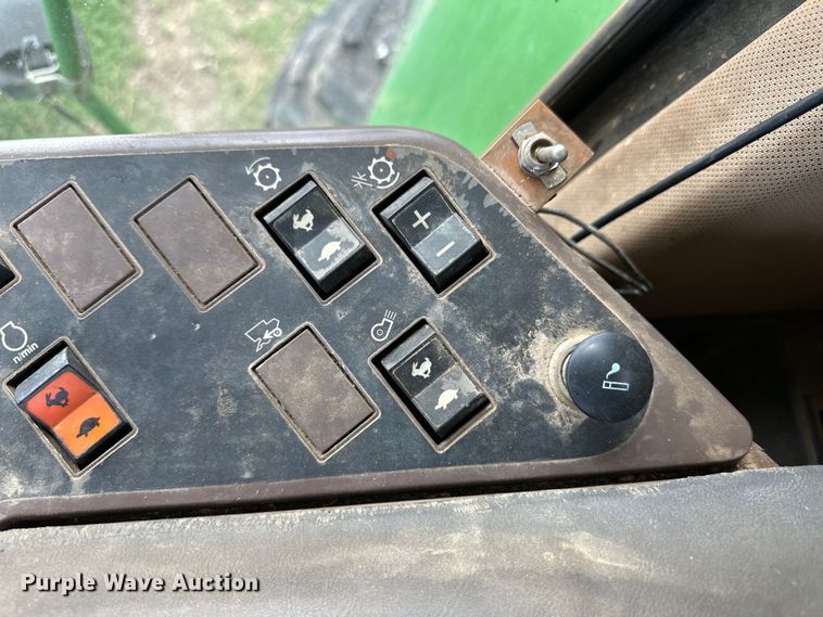 image for item OI9048 1994 John Deere 9600 combine