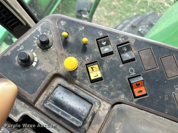 image for item OI9048 1994 John Deere 9600 combine
