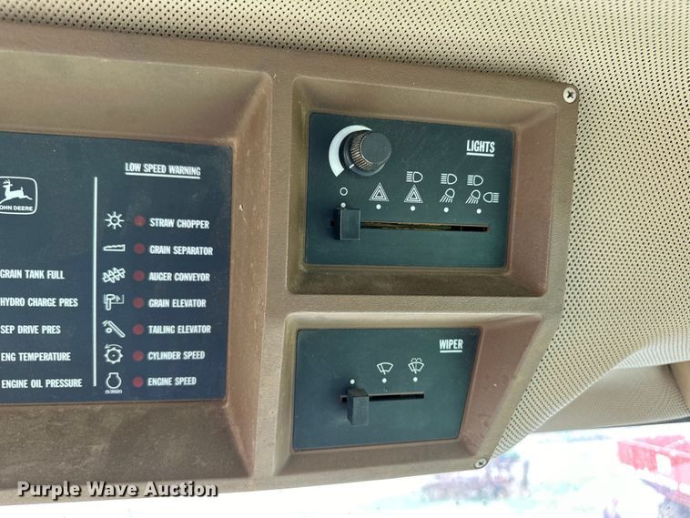 image for item OI9048 1994 John Deere 9600 combine