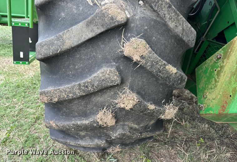 image for item OI9048 1994 John Deere 9600 combine