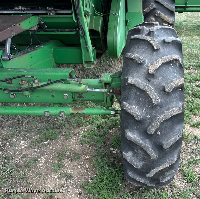 image for item OI9048 1994 John Deere 9600 combine