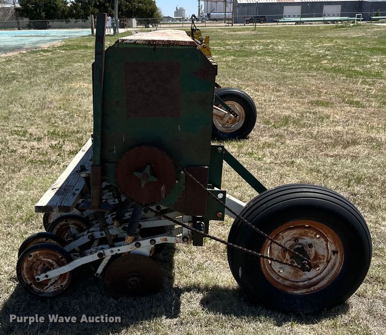 image for item OI9067 Grain drill