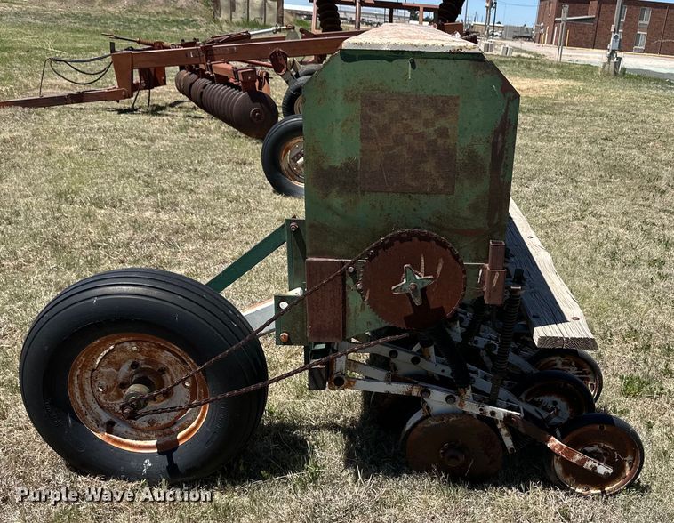 image for item OI9067 Grain drill