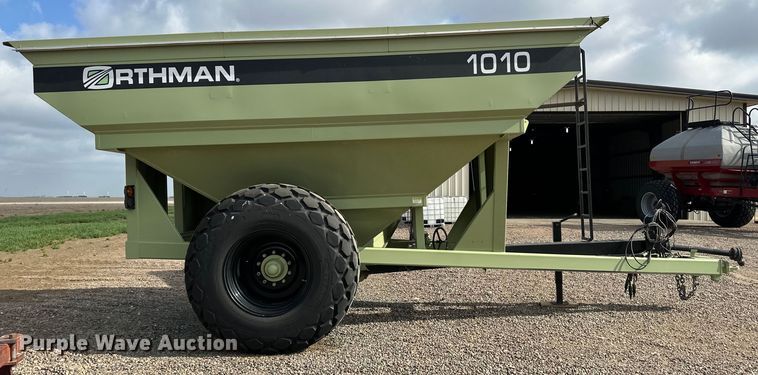 image for item OI9497 2016 Orthman 1010 grain cart