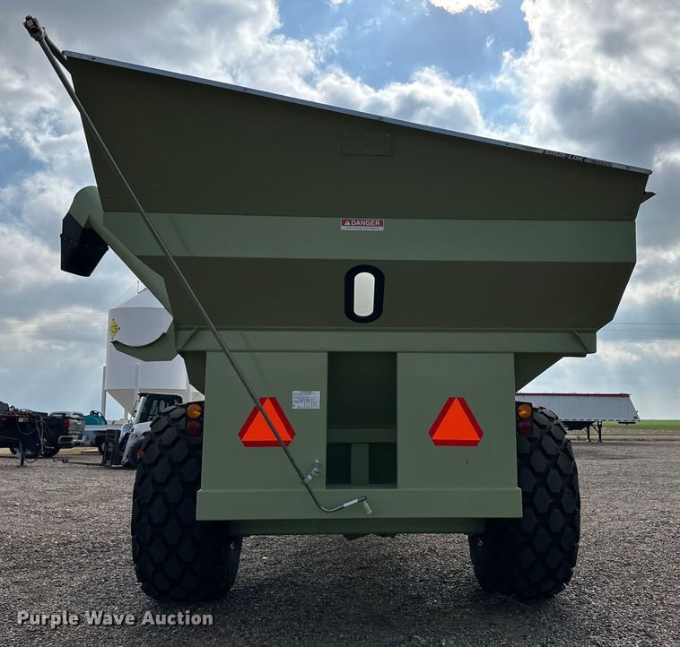 image for item OI9497 2016 Orthman 1010 grain cart