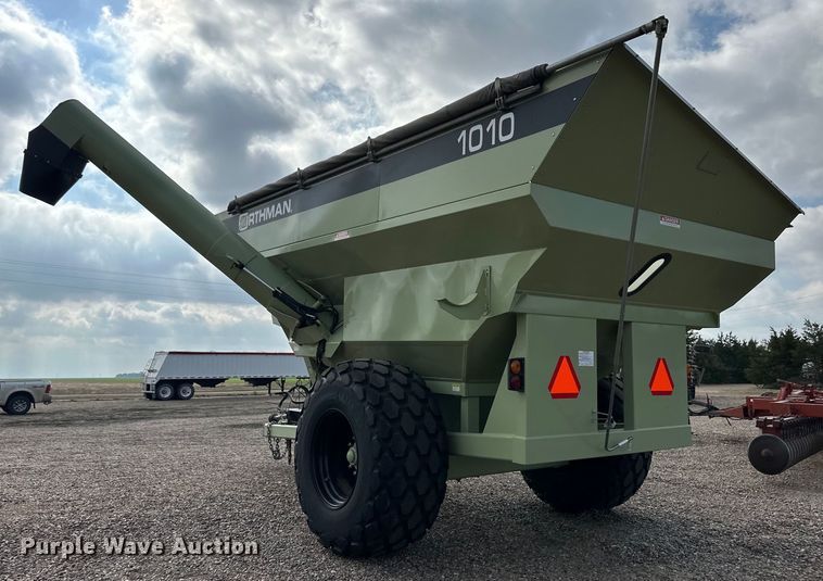 image for item OI9497 2016 Orthman 1010 grain cart