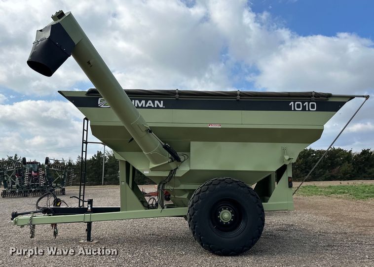 image for item OI9497 2016 Orthman 1010 grain cart