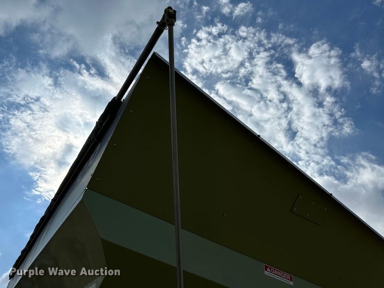 image for item OI9497 2016 Orthman 1010 grain cart