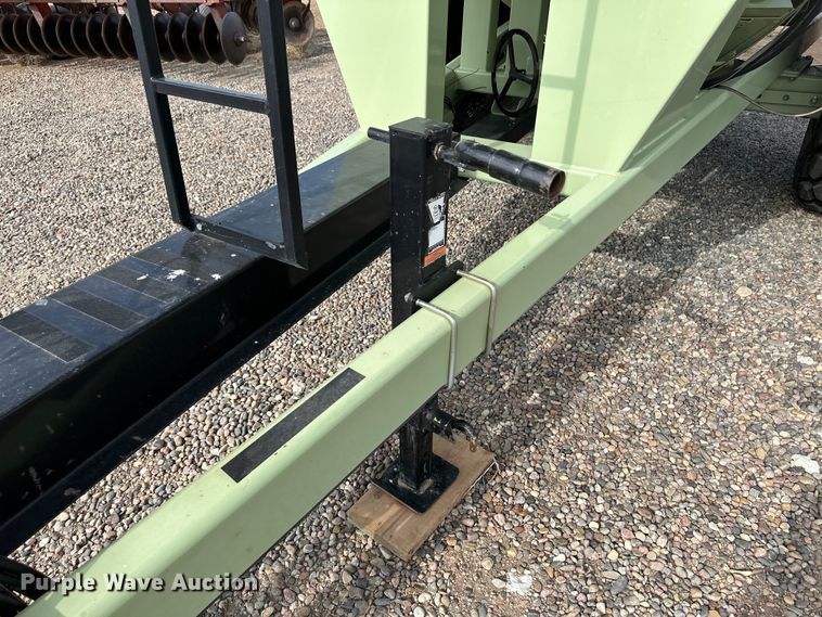 image for item OI9497 2016 Orthman 1010 grain cart