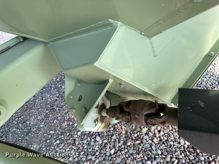 image for item OI9497 2016 Orthman 1010 grain cart